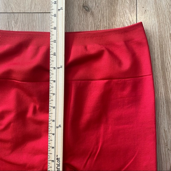 Fabletics Mosaic High-Waisted 7/8 Leggings - Picture 8 of 9